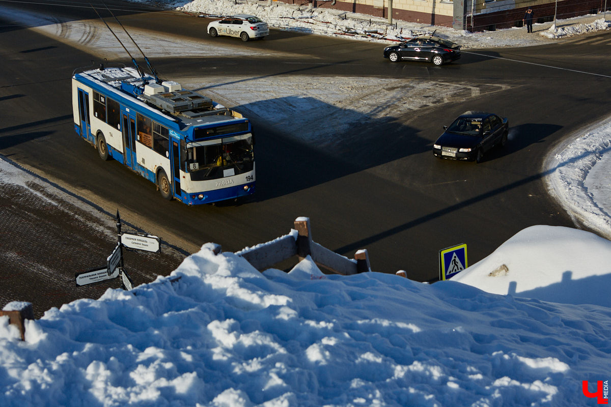 В черте областного центра возводят сразу два моста: через Рпень и Клязьму. И если к срокам окончания работ по первому объекту вопросы есть, то на платной автомагистрали работы ведут по графику.