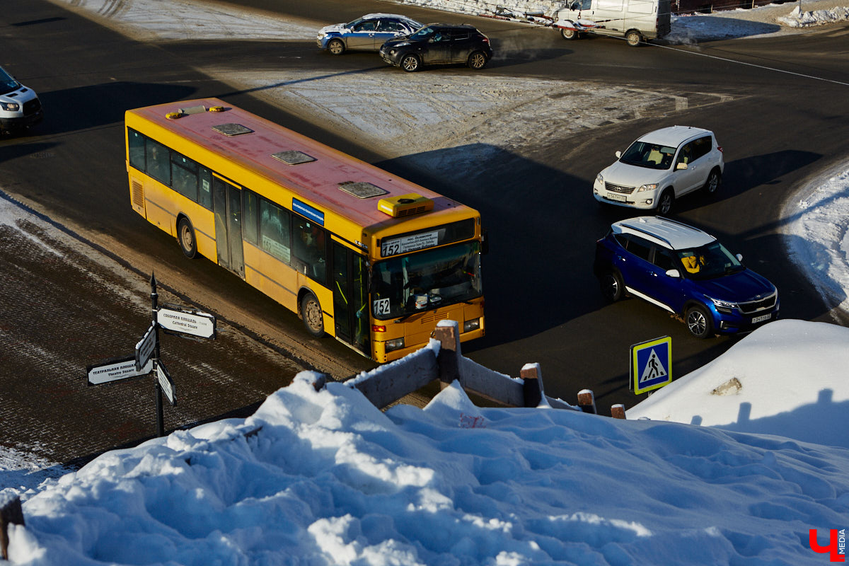В черте областного центра возводят сразу два моста: через Рпень и Клязьму. И если к срокам окончания работ по первому объекту вопросы есть, то на платной автомагистрали работы ведут по графику.