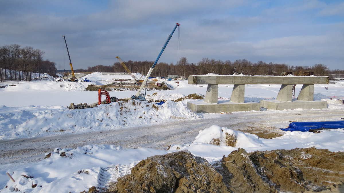 В черте областного центра возводят сразу два моста: через Рпень и Клязьму. И если к срокам окончания работ по первому объекту вопросы есть, то на платной автомагистрали работы ведут по графику.