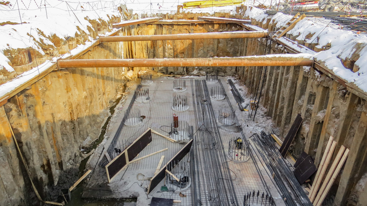 В черте областного центра возводят сразу два моста: через Рпень и Клязьму. И если к срокам окончания работ по первому объекту вопросы есть, то на платной автомагистрали работы ведут по графику.