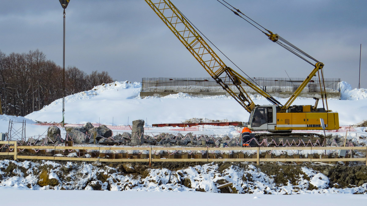 В черте областного центра возводят сразу два моста: через Рпень и Клязьму. И если к срокам окончания работ по первому объекту вопросы есть, то на платной автомагистрали работы ведут по графику.