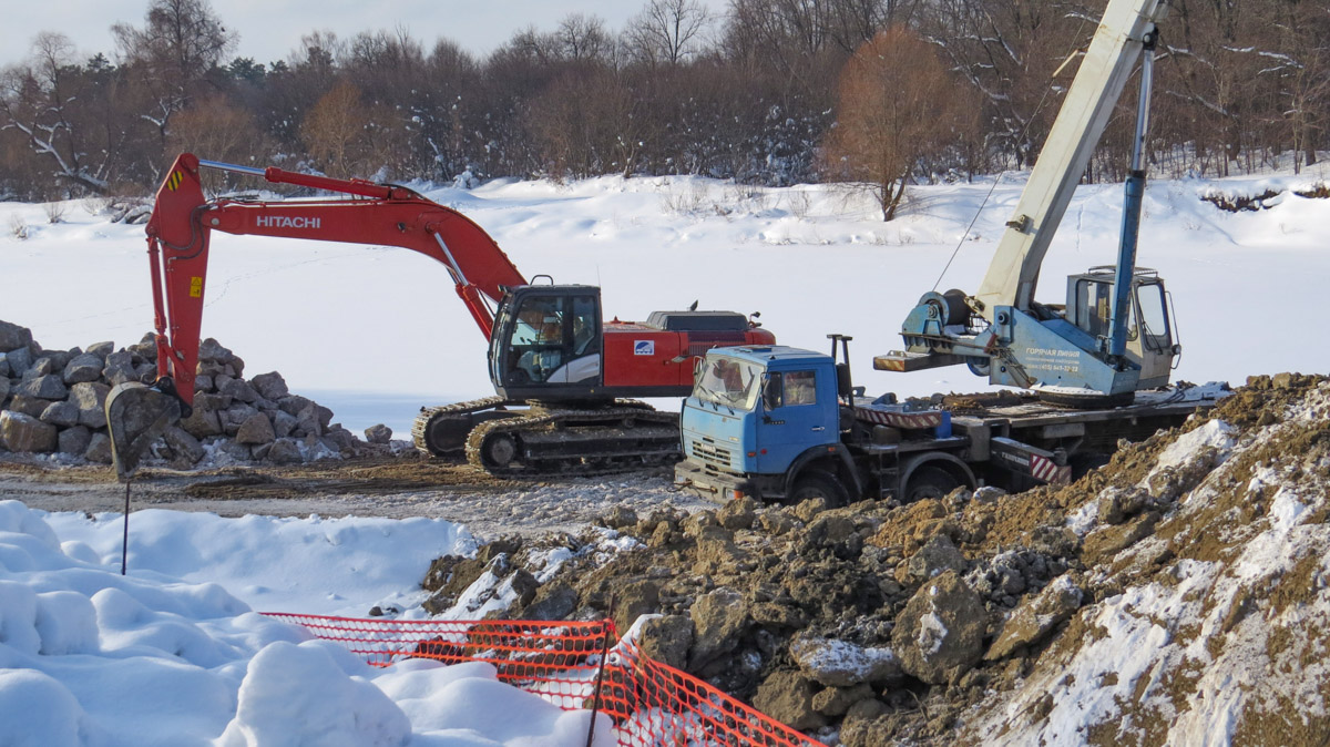 В черте областного центра возводят сразу два моста: через Рпень и Клязьму. И если к срокам окончания работ по первому объекту вопросы есть, то на платной автомагистрали работы ведут по графику.