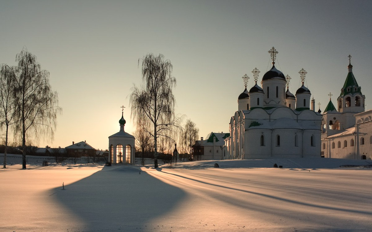 Муром ворвался в топ самых романтичных городов России. Места на пьедестале почёта распределились следующим образом: первое без сюрпризов занял Санкт-Петербург, на втором расположился наш Муром, третье досталось Екатеринбургу. «Ключ-Медиа» составил свой список романтичных мест в Муроме, где можно организовать свидание.