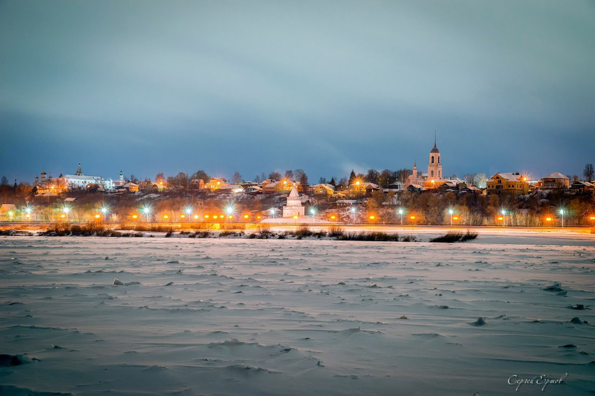 Муром ворвался в топ самых романтичных городов России. Места на пьедестале почёта распределились следующим образом: первое без сюрпризов занял Санкт-Петербург, на втором расположился наш Муром, третье досталось Екатеринбургу. «Ключ-Медиа» составил свой список романтичных мест в Муроме, где можно организовать свидание.