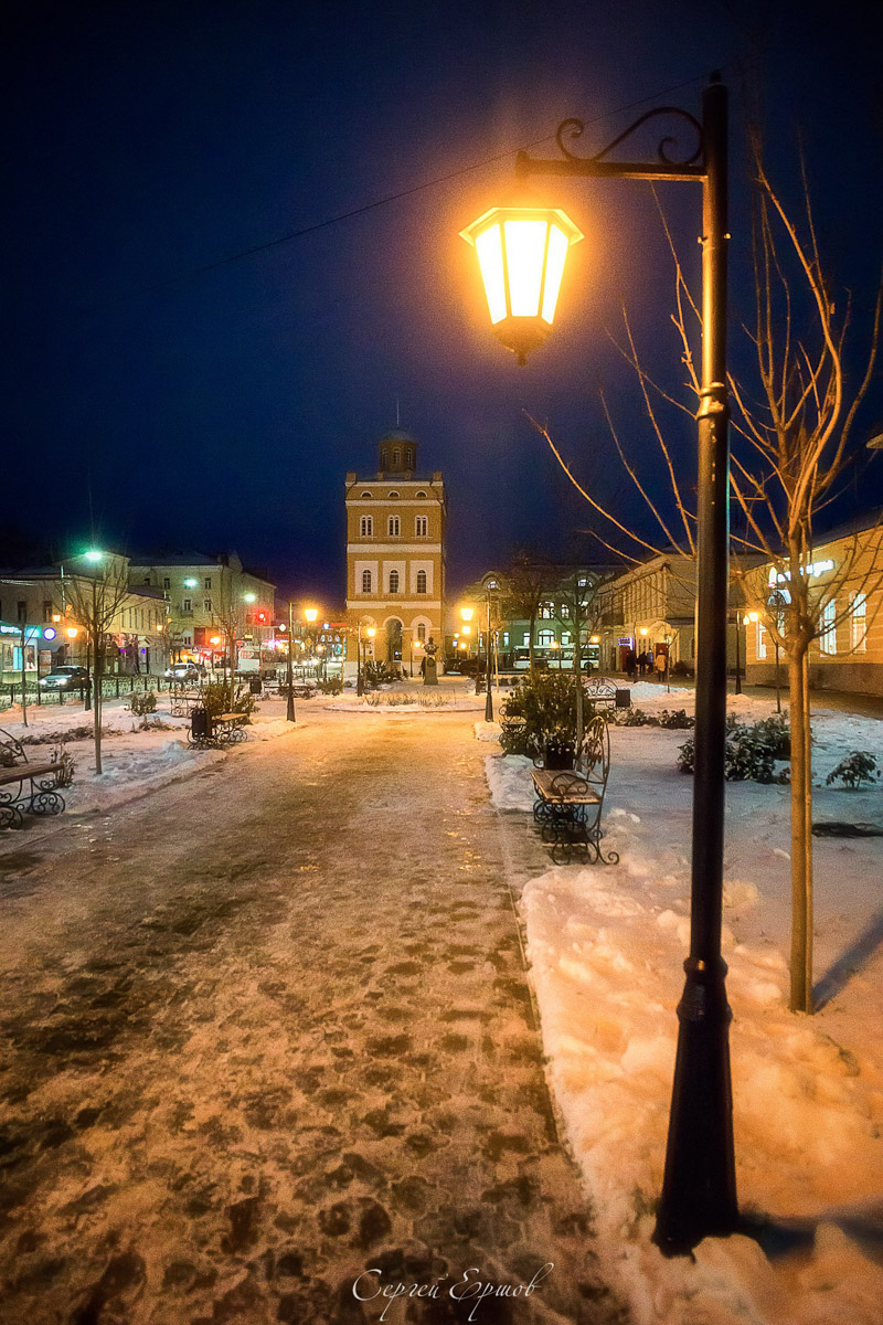 Муром ворвался в топ самых романтичных городов России. Места на пьедестале почёта распределились следующим образом: первое без сюрпризов занял Санкт-Петербург, на втором расположился наш Муром, третье досталось Екатеринбургу. «Ключ-Медиа» составил свой список романтичных мест в Муроме, где можно организовать свидание.