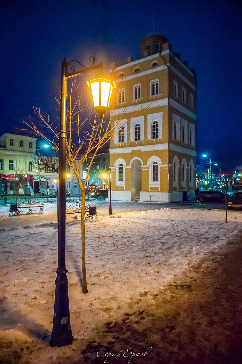 Муром ворвался в топ самых романтичных городов России. Места на пьедестале почёта распределились следующим образом: первое без сюрпризов занял Санкт-Петербург, на втором расположился наш Муром, третье досталось Екатеринбургу. «Ключ-Медиа» составил свой список романтичных мест в Муроме, где можно организовать свидание.