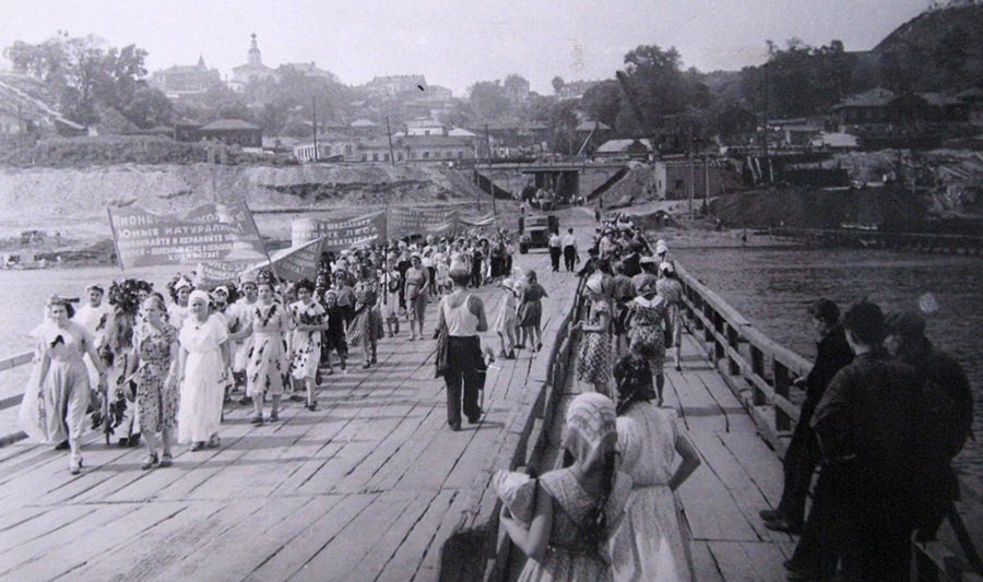 Мечтать о мосте через Клязьму — это норма. Сейчас хотелось бы второй построить, а когда-то чаяли увидеть хоть один, но надежный. Вспомним историю самого важного городского моста.