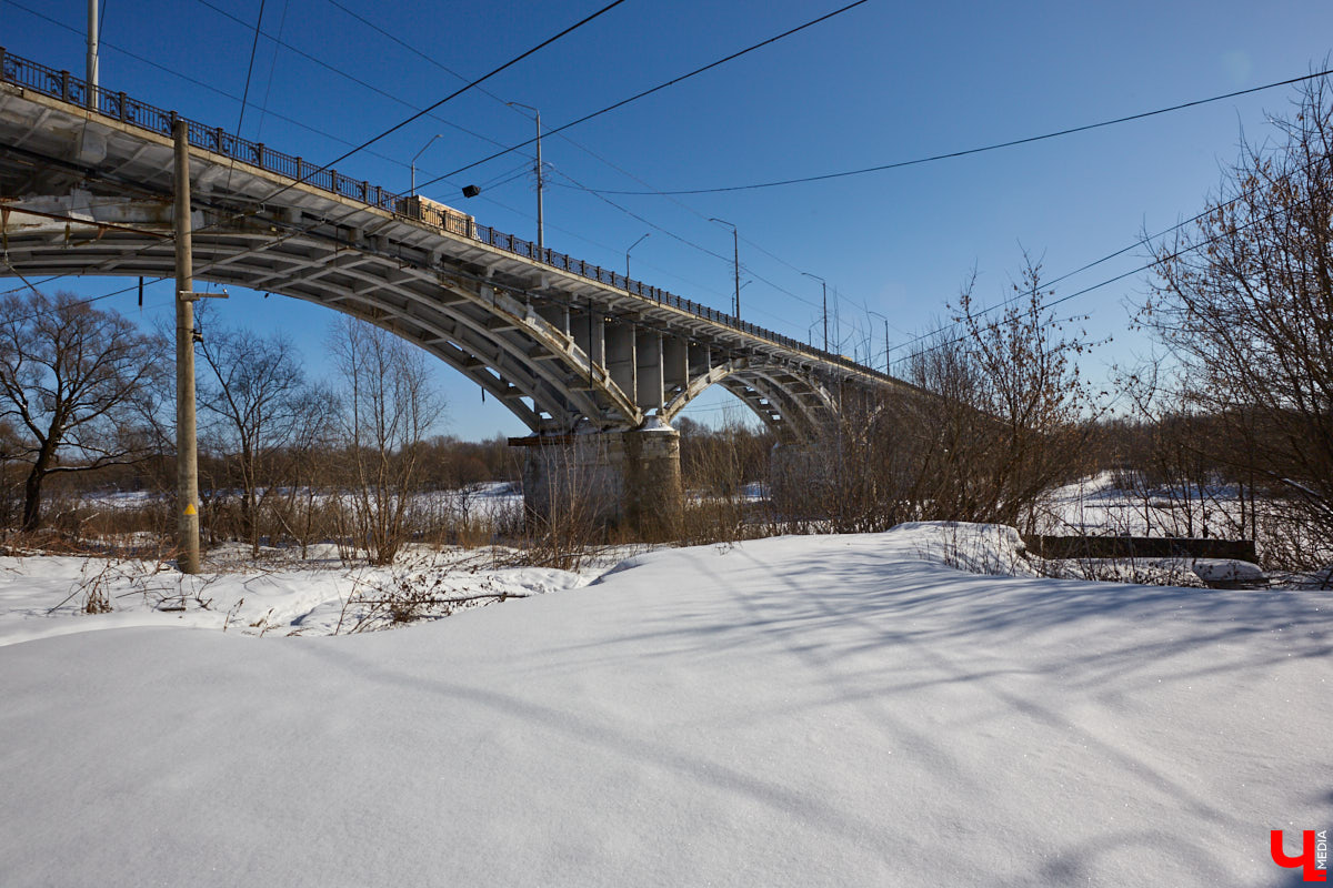 Мечтать о мосте через Клязьму — это норма. Сейчас хотелось бы второй построить, а когда-то чаяли увидеть хоть один, но надежный. Вспомним историю самого важного городского моста.