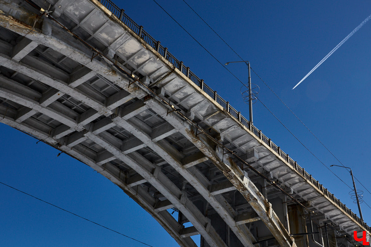 Мечтать о мосте через Клязьму — это норма. Сейчас хотелось бы второй построить, а когда-то чаяли увидеть хоть один, но надежный. Вспомним историю самого важного городского моста.