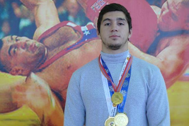 За наших земляков, отличившихся на зимних Играх прошлых лет, мы уже вчера порадовались. Но вот вопрос все еще висит в воздухе: почему на этой Олимпиаде от Владимирской области не выступает ни один спортсмен? Есть ли хоть кто-то, за кого нам стоит болеть в ближайшем будущем?