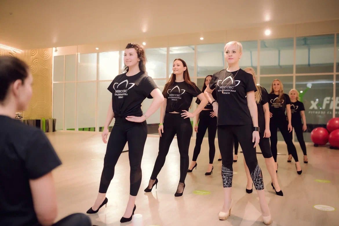 18 февраля в Коврове состоится финал конкурса «Миссис Владимирская земля-2022». Участие в нём принимают восемь замужних красавиц из пяти городов региона. За неделю до этого «Ключ-Медиа» побеседовал с организатором конкурса Викторией Селеметовой и узнал, как проходят его этапы.