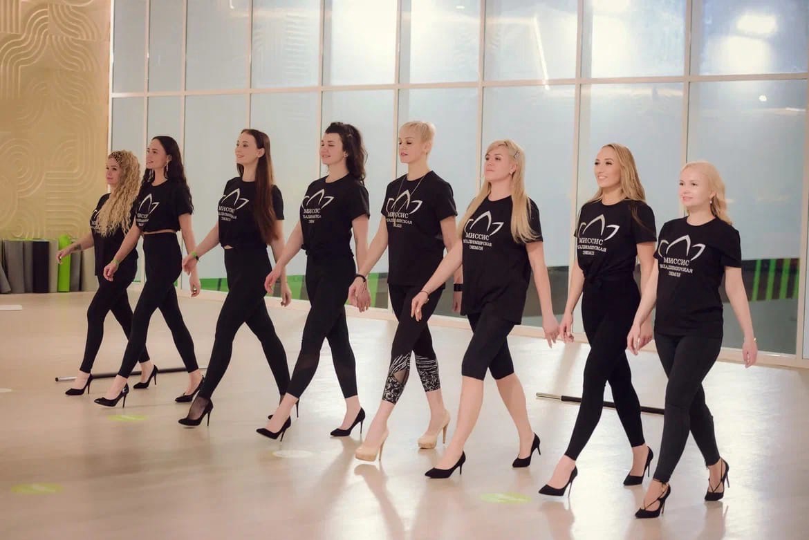 18 февраля в Коврове состоится финал конкурса «Миссис Владимирская земля-2022». Участие в нём принимают восемь замужних красавиц из пяти городов региона. За неделю до этого «Ключ-Медиа» побеседовал с организатором конкурса Викторией Селеметовой и узнал, как проходят его этапы.