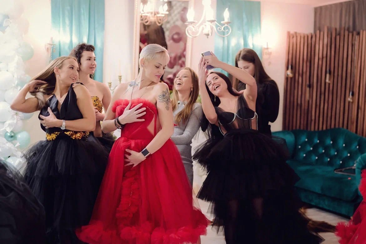 18 февраля в Коврове состоится финал конкурса «Миссис Владимирская земля-2022». Участие в нём принимают восемь замужних красавиц из пяти городов региона. За неделю до этого «Ключ-Медиа» побеседовал с организатором конкурса Викторией Селеметовой и узнал, как проходят его этапы.