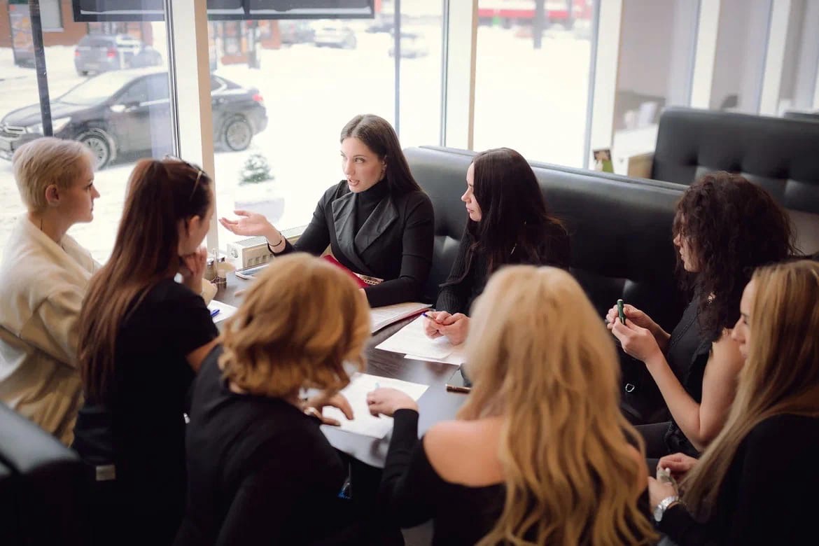 18 февраля в Коврове состоится финал конкурса «Миссис Владимирская земля-2022». Участие в нём принимают восемь замужних красавиц из пяти городов региона. За неделю до этого «Ключ-Медиа» побеседовал с организатором конкурса Викторией Селеметовой и узнал, как проходят его этапы.