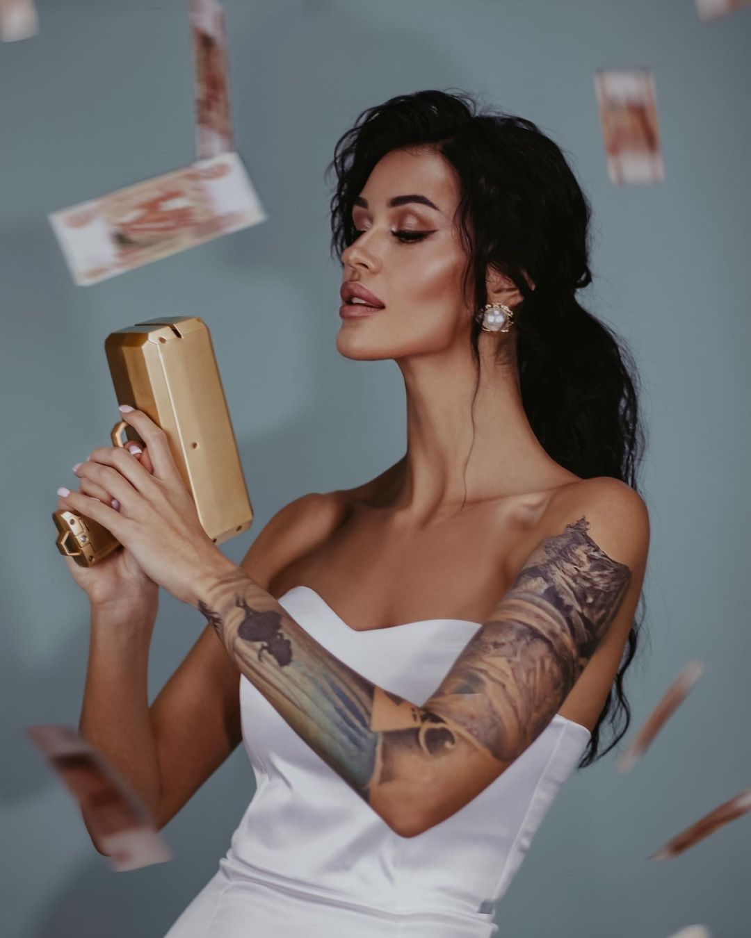 Местную целевую аудиторию SMM-специалист и наставник Анна Шиш изучила детально, а что мы знаем о блогерах? Как они живут и работают, взаимодействуют с подписчиками, проводят розыгрыши? Девушка делится откровениями о красивой жизни Insta-юзера в «Неудобных вопросах» для «Ключ-Медиа».