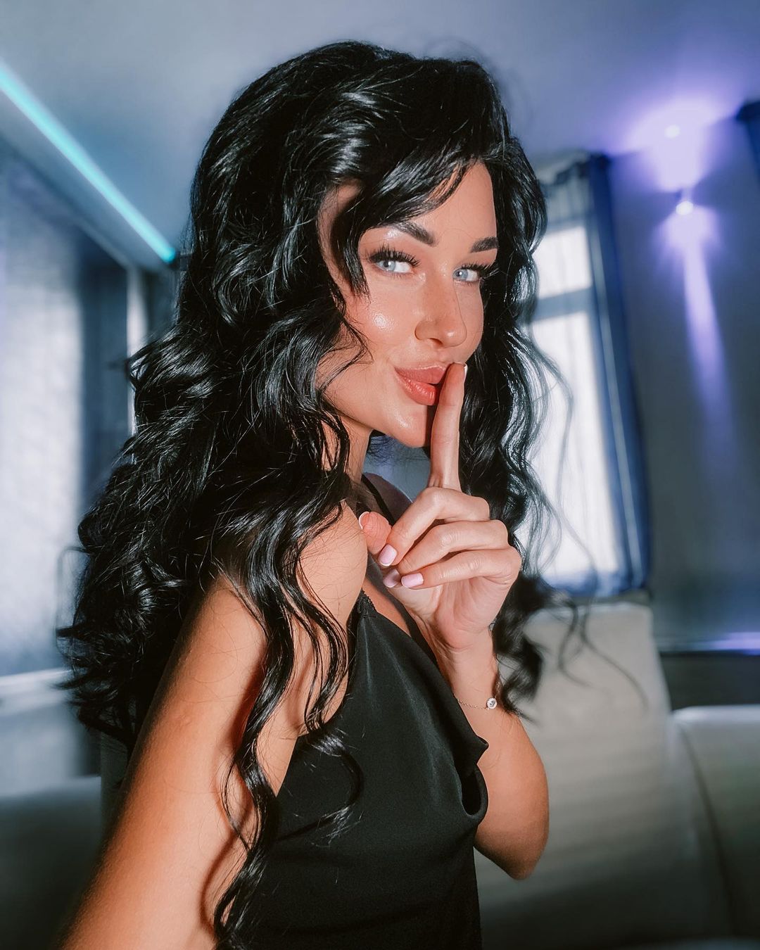 Местную целевую аудиторию SMM-специалист и наставник Анна Шиш изучила детально, а что мы знаем о блогерах? Как они живут и работают, взаимодействуют с подписчиками, проводят розыгрыши? Девушка делится откровениями о красивой жизни Insta-юзера в «Неудобных вопросах» для «Ключ-Медиа».