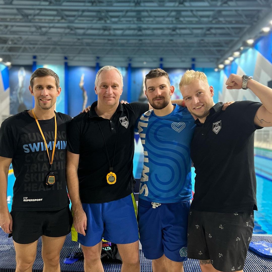 Мужчины во Владимире бывают разные: синие, белые, красные. В тренде последнего времени – окрашенные волосы у представителей сильного пола. В нашем городе такие тоже имеются. Кто и почему решается сменить имидж и теперь ходит с цветной головой?