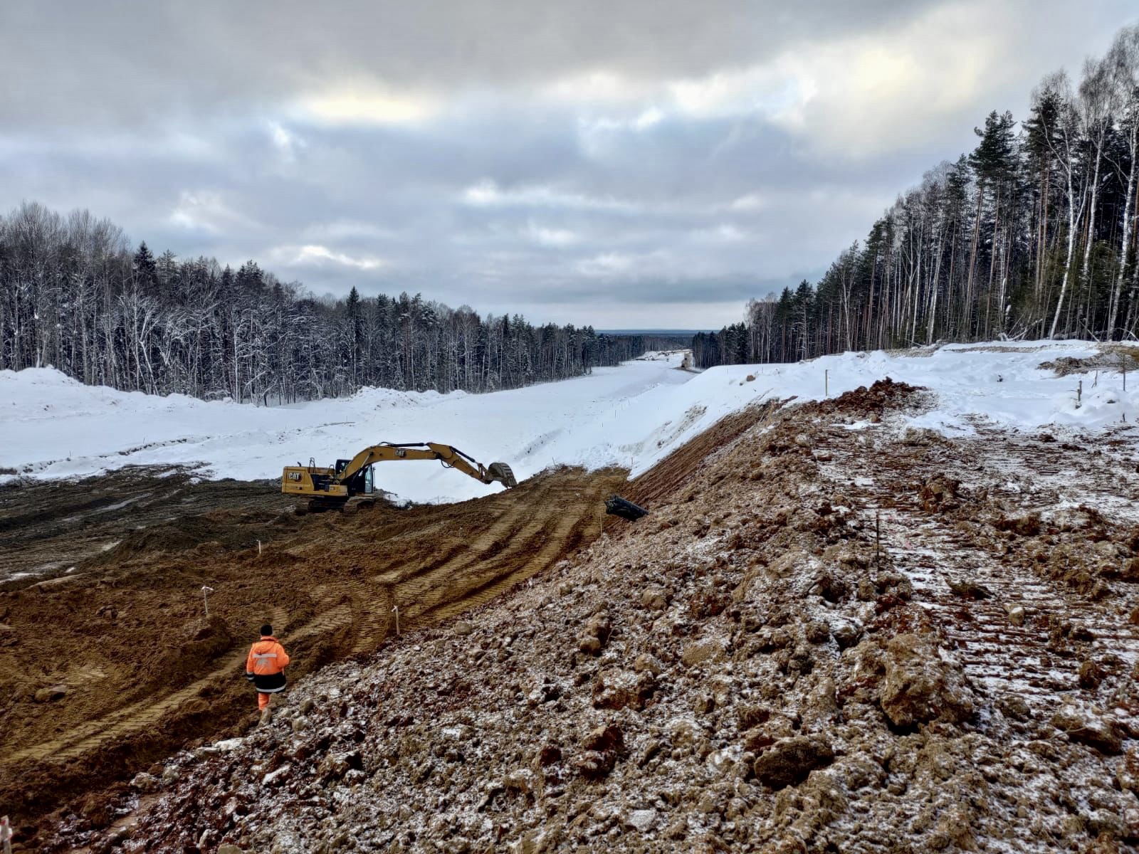 Платная автодорога М-12 может частично разгрузить движение по Южному объезду Владимира уже в этом году. Строительство автобана идет полным ходом. Но это лишь одна новость из нашего перечня. Есть и другие. Например, проездные все-таки подорожают. Но хотя бы не так сильно, как ожидалось.