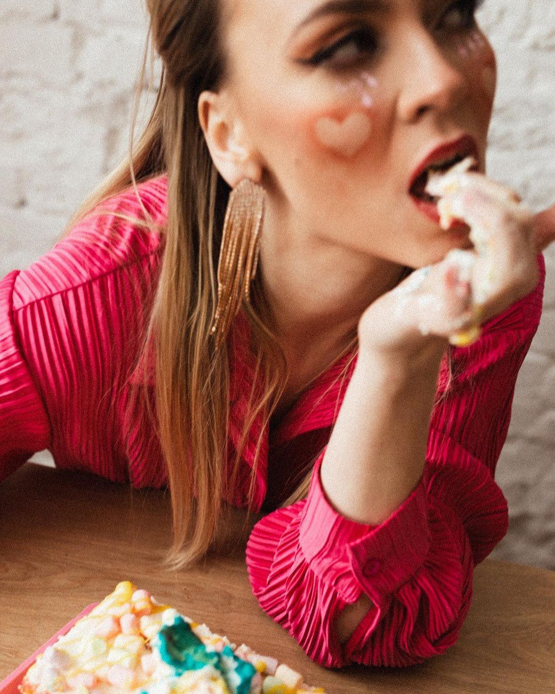 Рождение сына, море цветов и тематические фотосессии – это лишь часть воспоминаний о вчерашнем дне. 14 февраля у многих владимирцев однозначно удался!