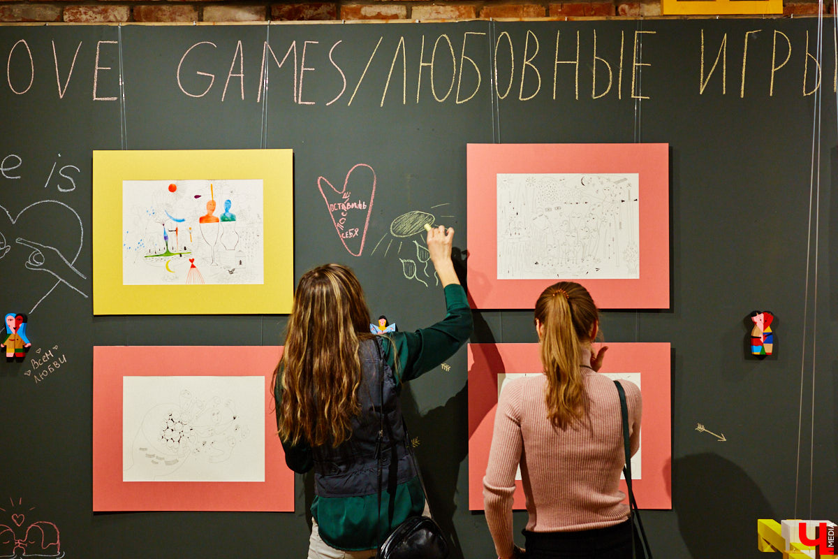 Экспозиция про дуализм любви, секс и внутренние переживания одновременно. За графические работы про чувственное восприятие себя в ответе художник Дмитрий Лисицын, а в центре выставочной залы «Флигеля» яркие деревянные скульптуры смелого американца Евгения Кравцова… Осторожно, 18+!