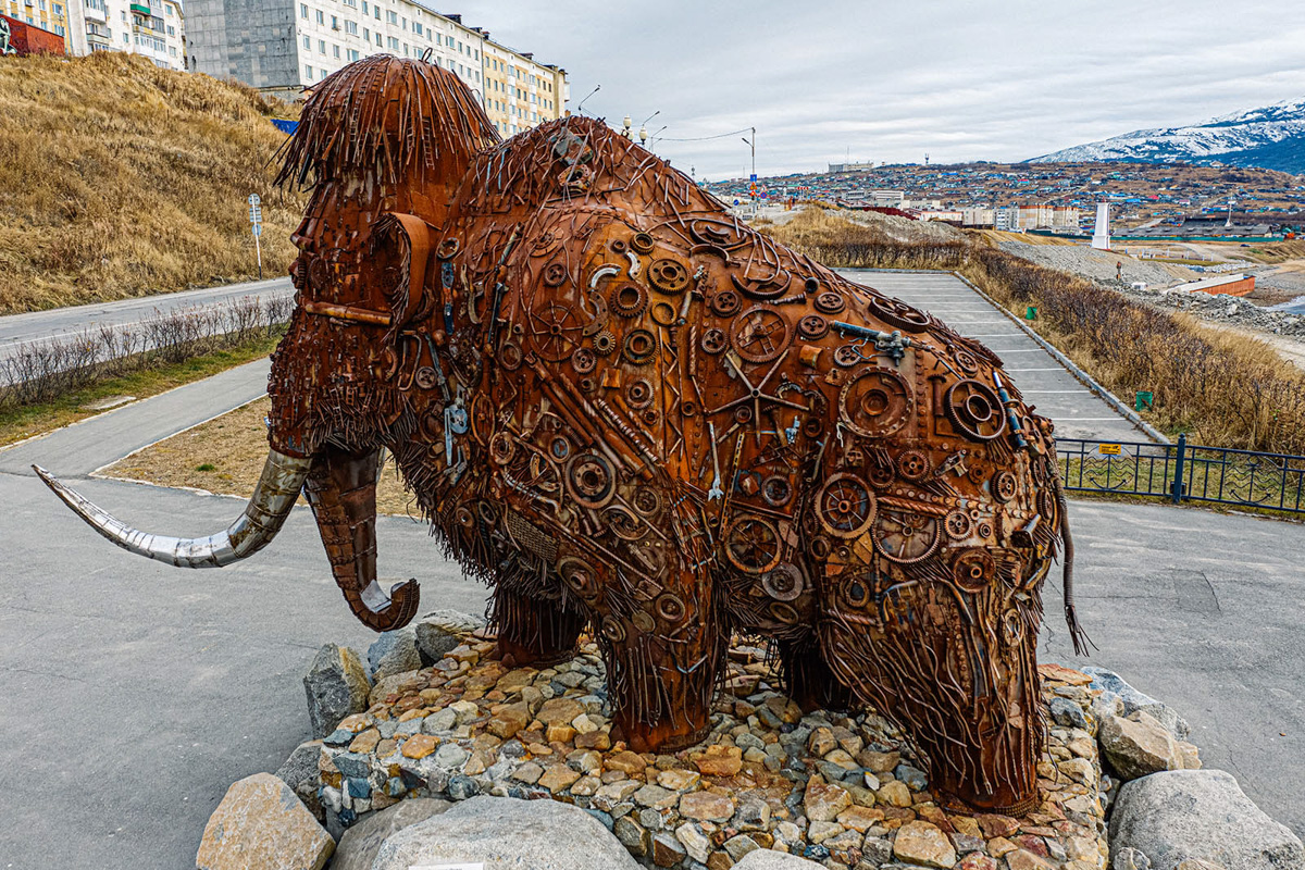 Сервис поездок и путешествий Туту.ру составил онлайн-энциклопедию авторских достопримечательностей. В числе лучших работ — грузовики из города оружейников. Они расположились на территории дошкольного учреждения Коврова. Автор проекта — Василий Лютницкий.