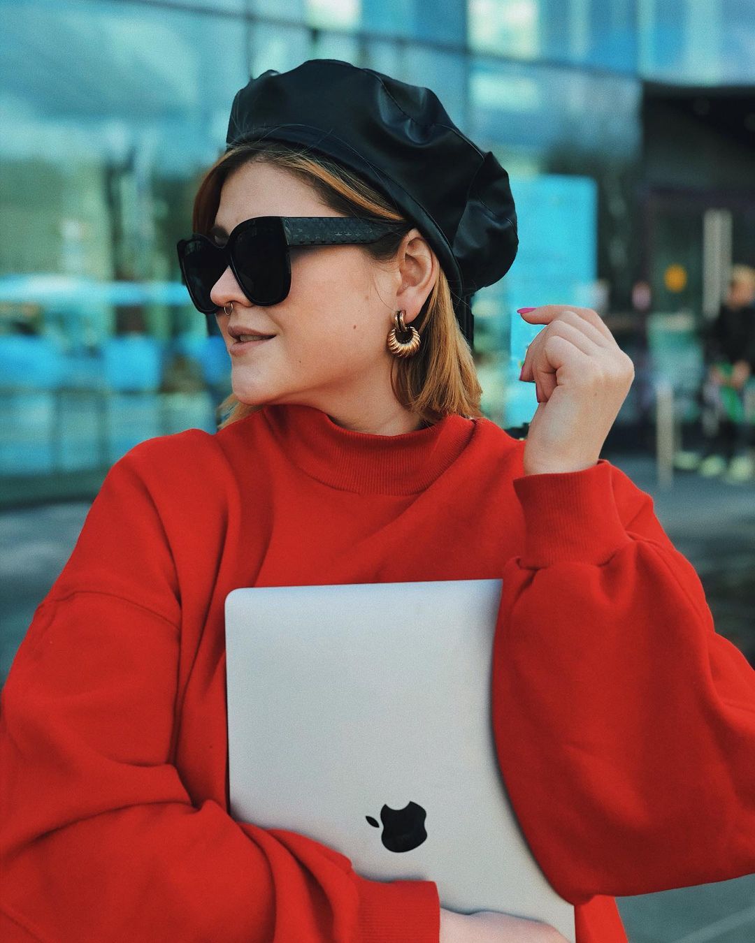 Короткометражный фильм «Филипп, я твой сын» стал открытием нескольких российских и международных фестивалей. Это режиссерский дебют блогера-миллионника Сергея Штепса. Коллаборация с ним стала ценным опытом и для продюсера из Коврова Кати Кожомы. Она рассказала нам, как им удалось снять крутое кино всего за 100 тысяч и заполучить самого Киркорова!