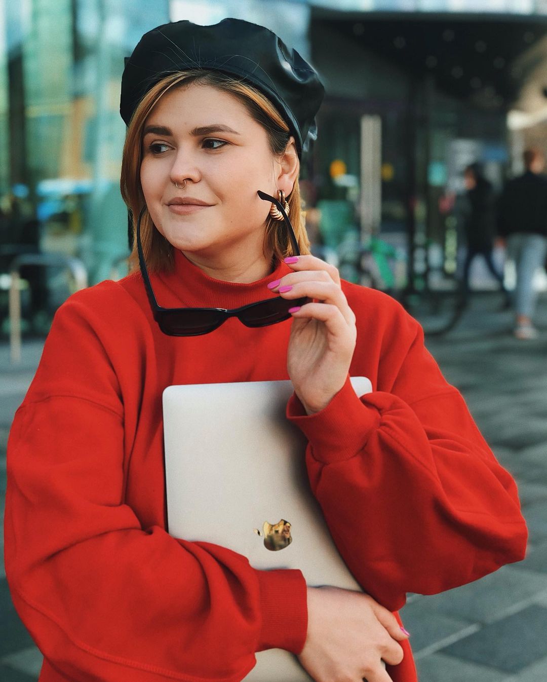 Короткометражный фильм «Филипп, я твой сын» стал открытием нескольких российских и международных фестивалей. Это режиссерский дебют блогера-миллионника Сергея Штепса. Коллаборация с ним стала ценным опытом и для продюсера из Коврова Кати Кожомы. Она рассказала нам, как им удалось снять крутое кино всего за 100 тысяч и заполучить самого Киркорова!