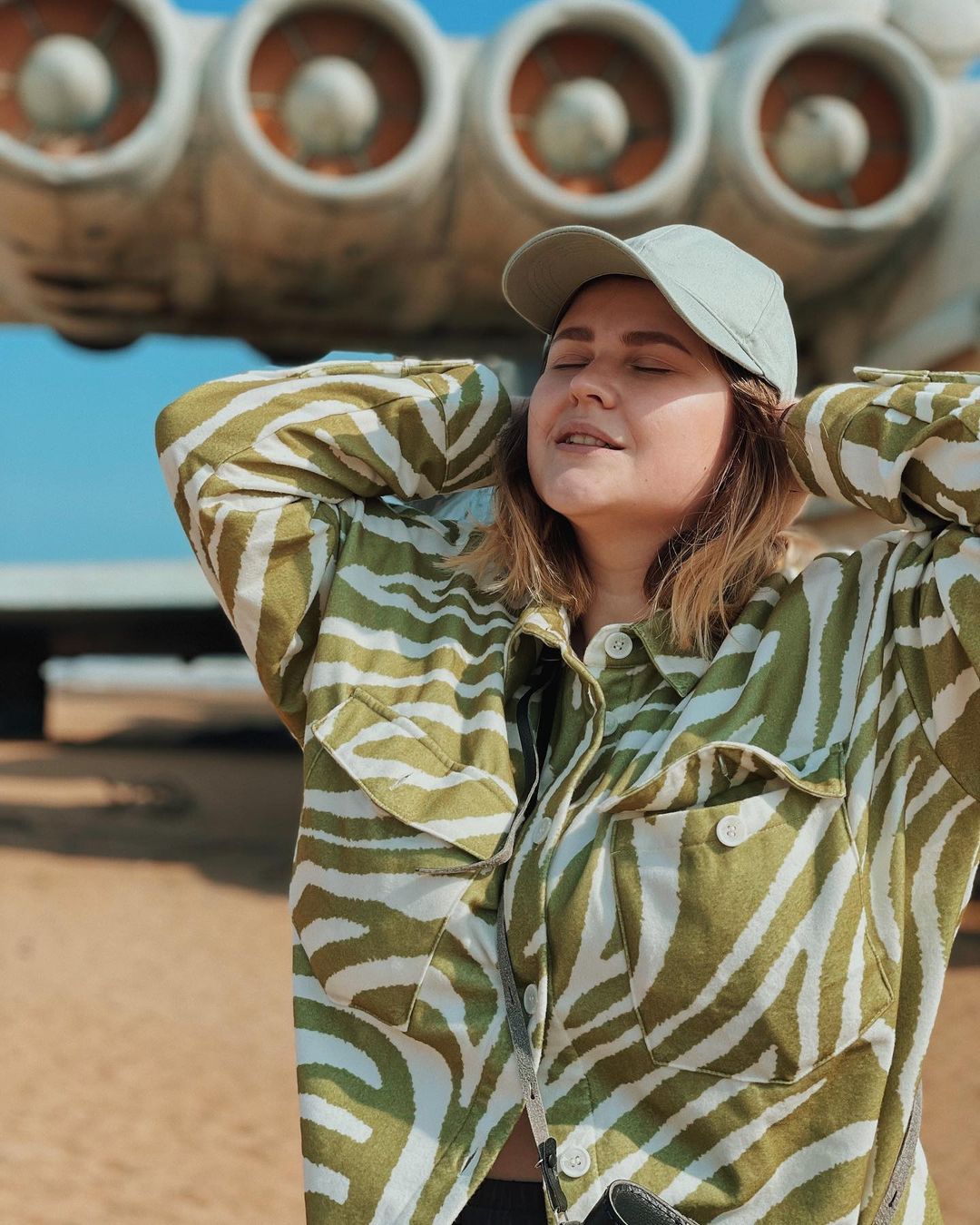 Короткометражный фильм «Филипп, я твой сын» стал открытием нескольких российских и международных фестивалей. Это режиссерский дебют блогера-миллионника Сергея Штепса. Коллаборация с ним стала ценным опытом и для продюсера из Коврова Кати Кожомы. Она рассказала нам, как им удалось снять крутое кино всего за 100 тысяч и заполучить самого Киркорова!