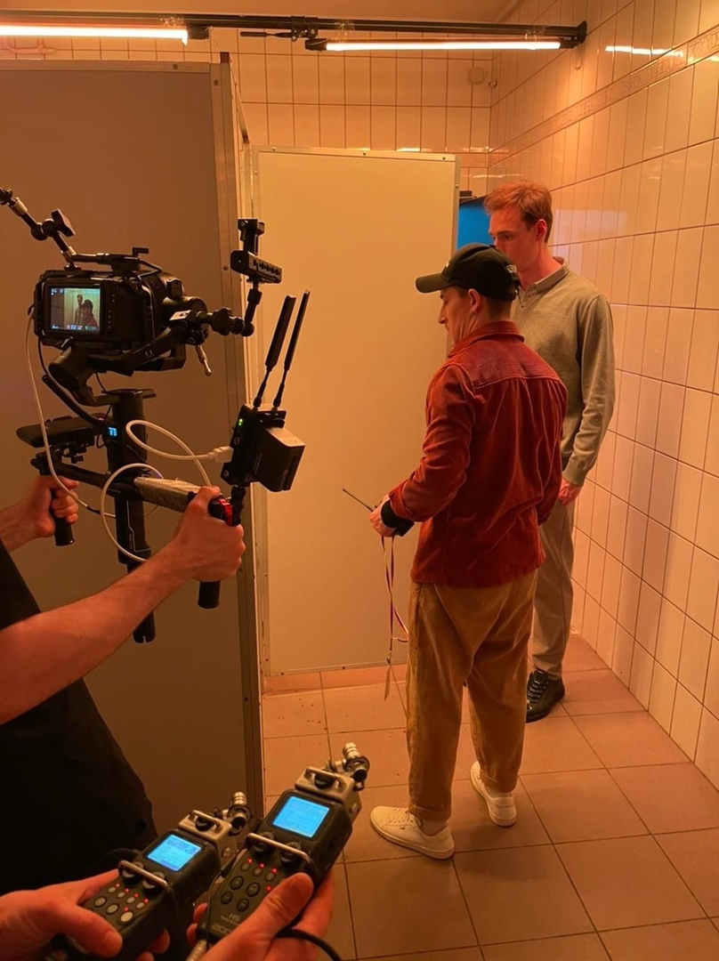 Короткометражный фильм «Филипп, я твой сын» стал открытием нескольких российских и международных фестивалей. Это режиссерский дебют блогера-миллионника Сергея Штепса. Коллаборация с ним стала ценным опытом и для продюсера из Коврова Кати Кожомы. Она рассказала нам, как им удалось снять крутое кино всего за 100 тысяч и заполучить самого Киркорова!