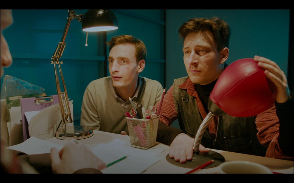 Короткометражный фильм «Филипп, я твой сын» стал открытием нескольких российских и международных фестивалей. Это режиссерский дебют блогера-миллионника Сергея Штепса. Коллаборация с ним стала ценным опытом и для продюсера из Коврова Кати Кожомы. Она рассказала нам, как им удалось снять крутое кино всего за 100 тысяч и заполучить самого Киркорова!