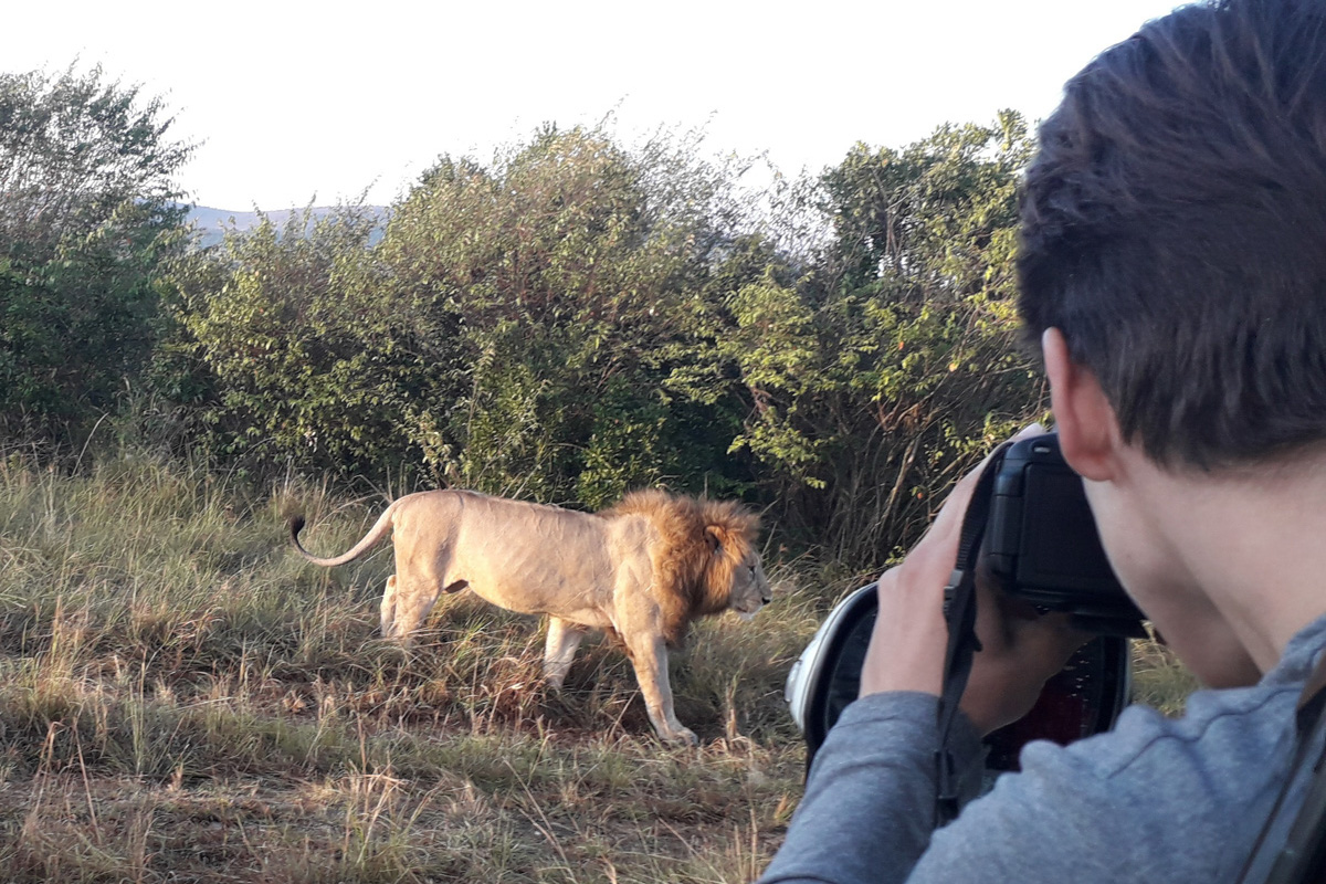 Татьяна Гордеева - журналист из Владимира. Вместе со своим мужем и сыном она путешествует по всему миру. Причем организованный тур семья не покупает. Маршрут и билеты выбирают самостоятельно. И делятся своим опытом на youtube-канале.