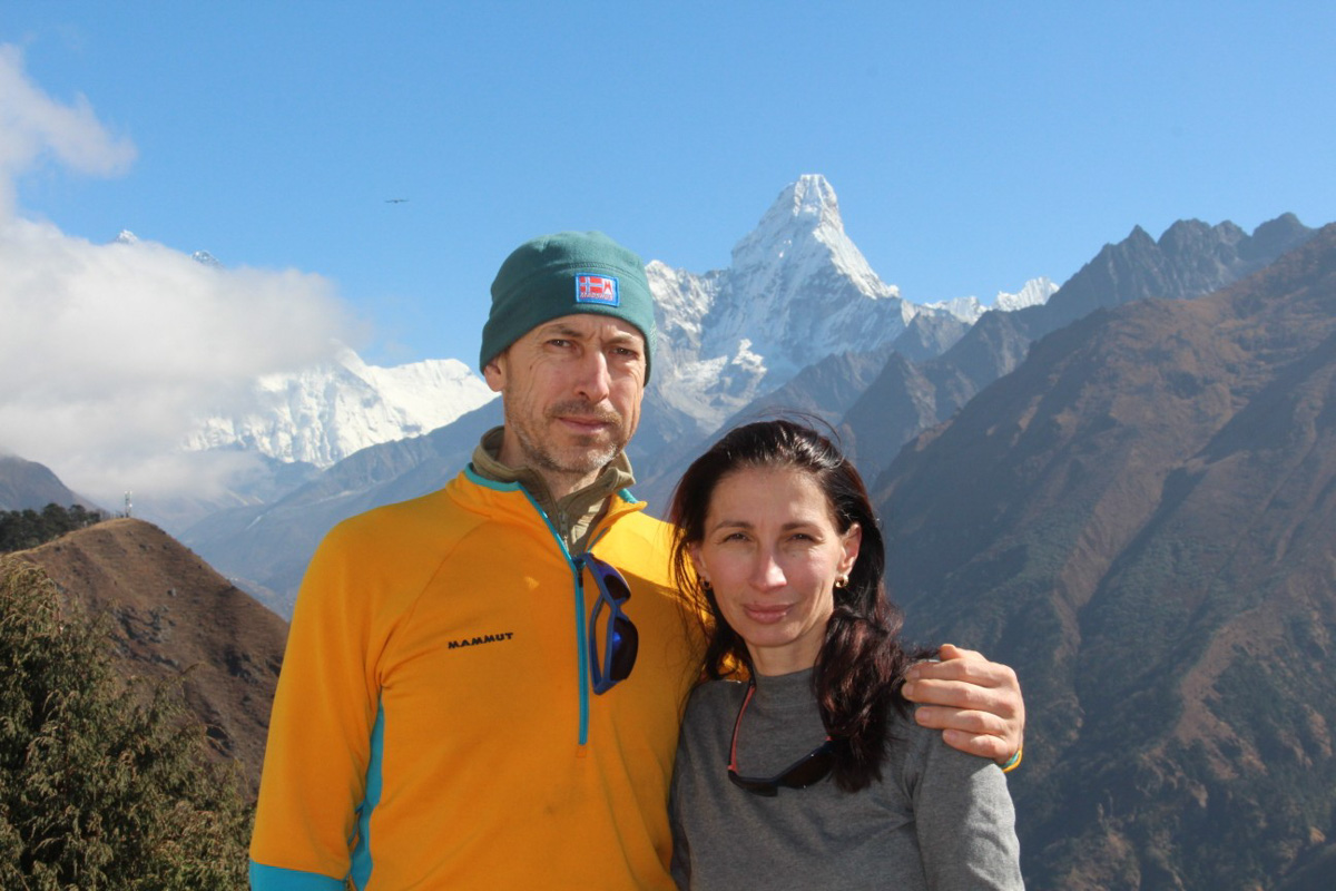 Татьяна Гордеева - журналист из Владимира. Вместе со своим мужем и сыном она путешествует по всему миру. Причем организованный тур семья не покупает. Маршрут и билеты выбирают самостоятельно. И делятся своим опытом на youtube-канале.