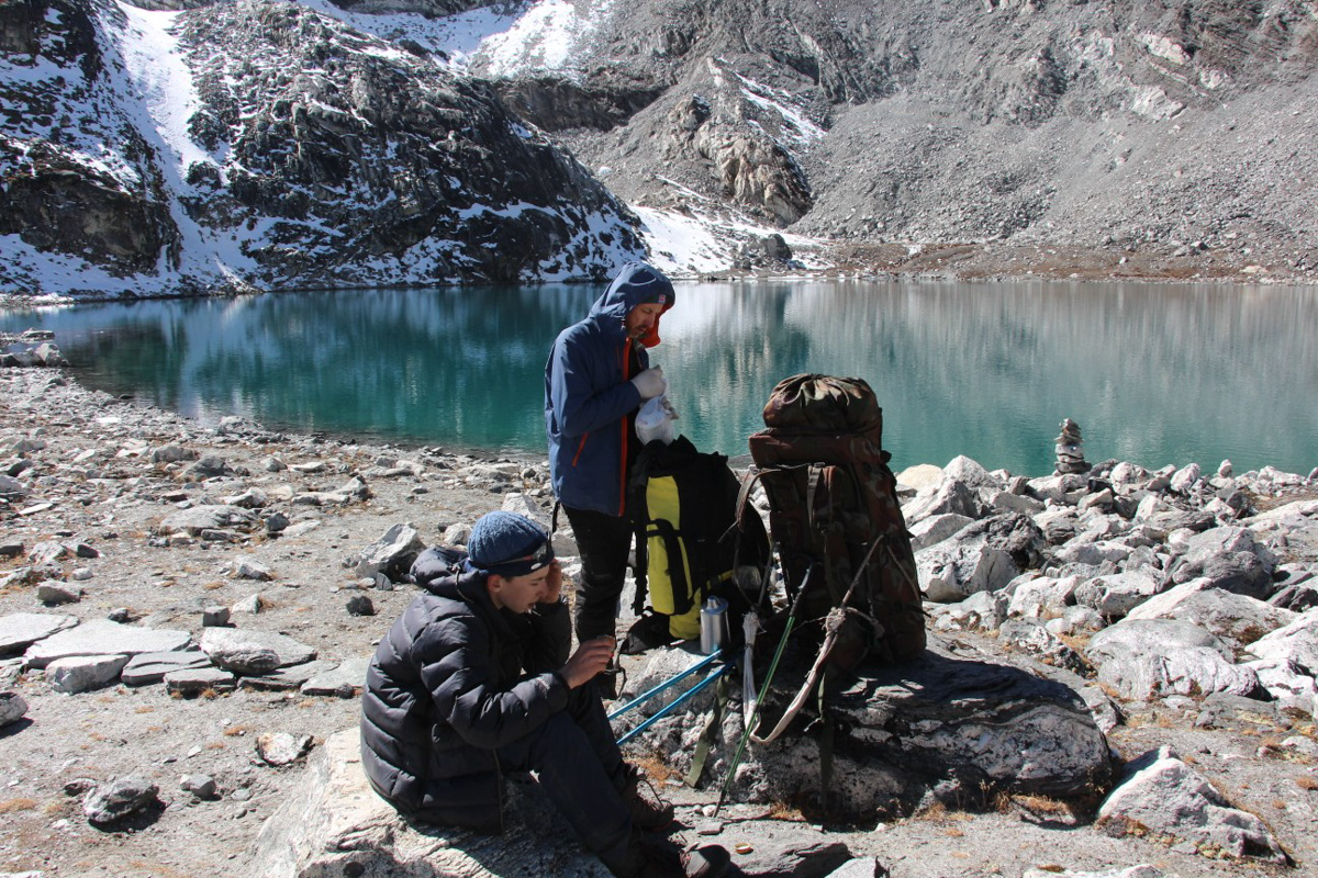 Татьяна Гордеева - журналист из Владимира. Вместе со своим мужем и сыном она путешествует по всему миру. Причем организованный тур семья не покупает. Маршрут и билеты выбирают самостоятельно. И делятся своим опытом на youtube-канале.