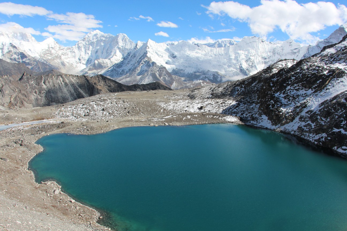 Татьяна Гордеева - журналист из Владимира. Вместе со своим мужем и сыном она путешествует по всему миру. Причем организованный тур семья не покупает. Маршрут и билеты выбирают самостоятельно. И делятся своим опытом на youtube-канале.