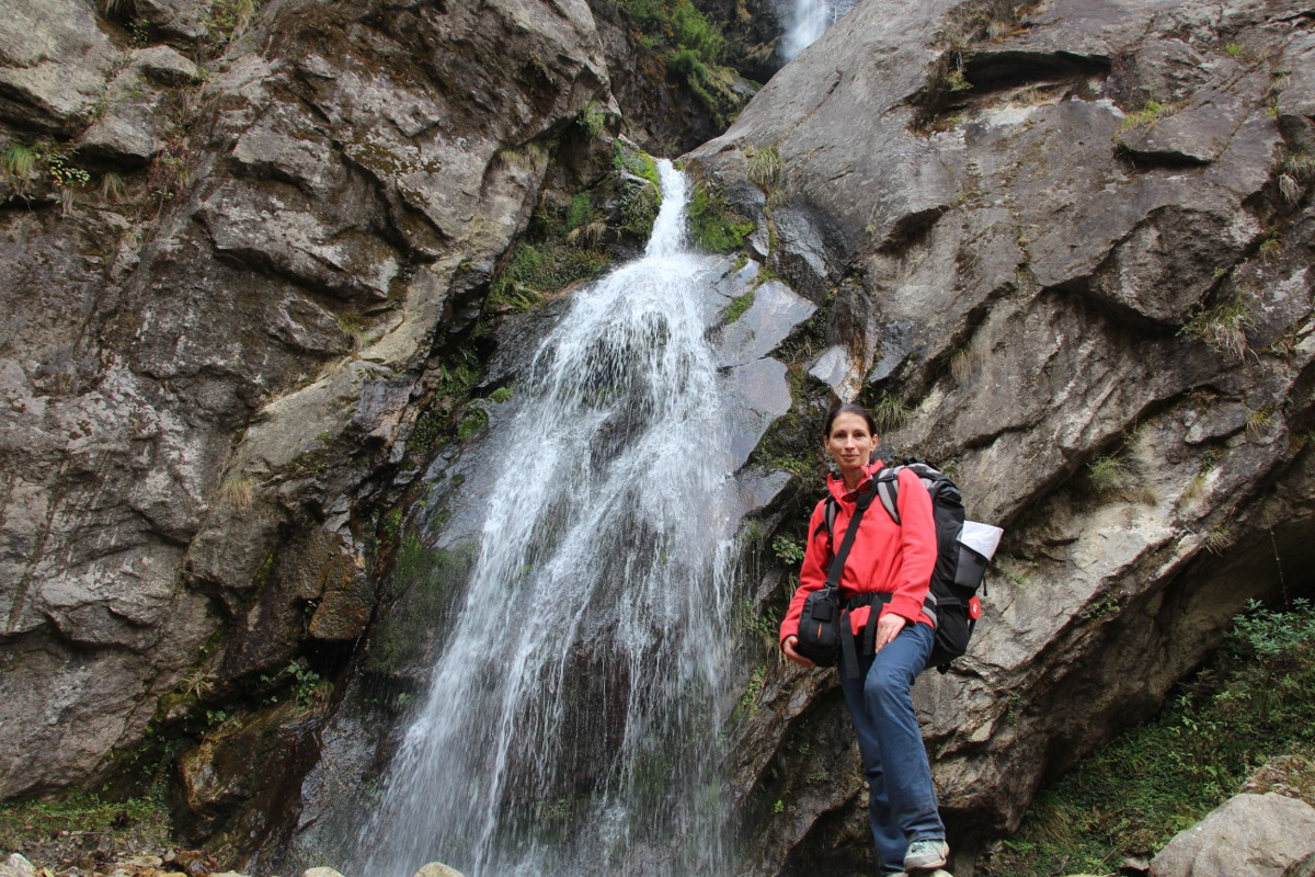 Татьяна Гордеева - журналист из Владимира. Вместе со своим мужем и сыном она путешествует по всему миру. Причем организованный тур семья не покупает. Маршрут и билеты выбирают самостоятельно. И делятся своим опытом на youtube-канале.