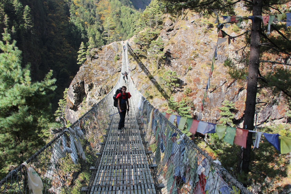 Татьяна Гордеева - журналист из Владимира. Вместе со своим мужем и сыном она путешествует по всему миру. Причем организованный тур семья не покупает. Маршрут и билеты выбирают самостоятельно. И делятся своим опытом на youtube-канале.