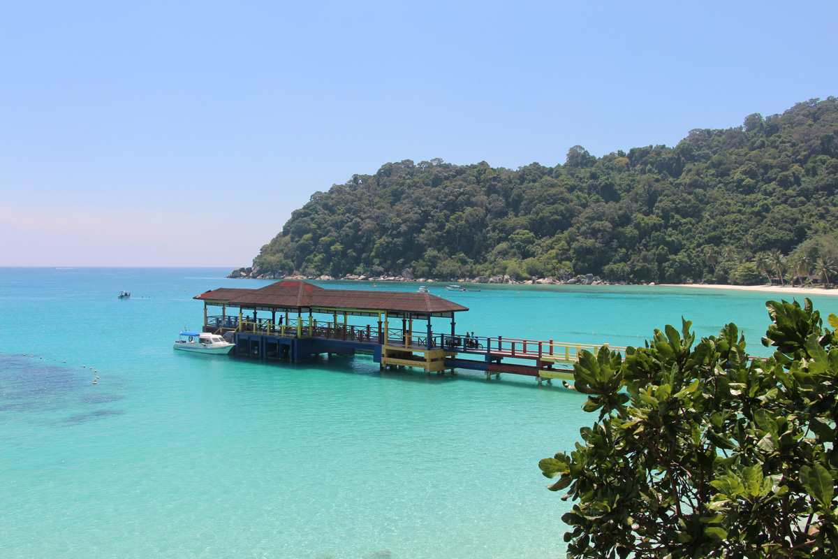 Татьяна Гордеева - журналист из Владимира. Вместе со своим мужем и сыном она путешествует по всему миру. Причем организованный тур семья не покупает. Маршрут и билеты выбирают самостоятельно. И делятся своим опытом на youtube-канале.