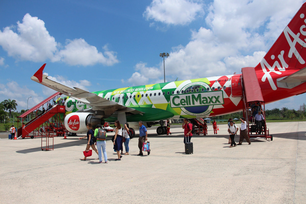 Татьяна Гордеева - журналист из Владимира. Вместе со своим мужем и сыном она путешествует по всему миру. Причем организованный тур семья не покупает. Маршрут и билеты выбирают самостоятельно. И делятся своим опытом на youtube-канале.