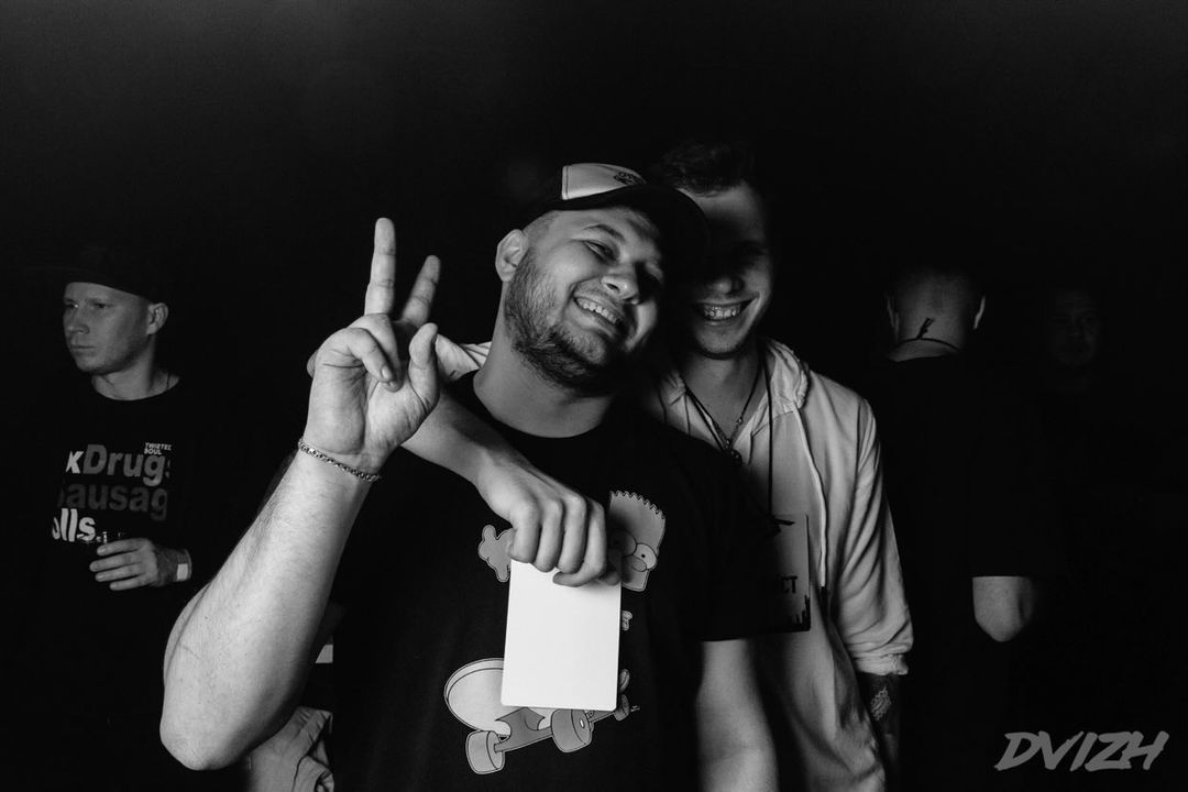 Dvizh, или «Движ», новое культурное движение славного города Владимира, образовалось 12 января нынешнего года. Организационные вопросы решились буквально за три дня, через три недели в город приехал топовый диджей BYOR. Так кто же такие dvizh?