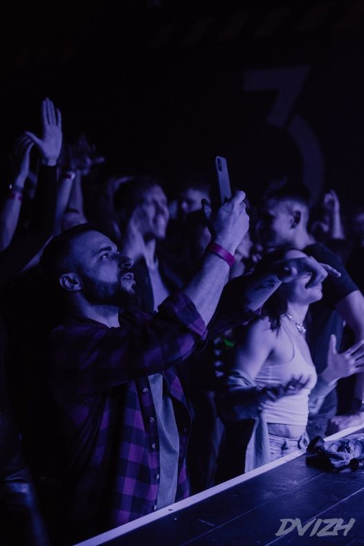 Dvizh, или «Движ», новое культурное движение славного города Владимира, образовалось 12 января нынешнего года. Организационные вопросы решились буквально за три дня, через три недели в город приехал топовый диджей BYOR. Так кто же такие dvizh?