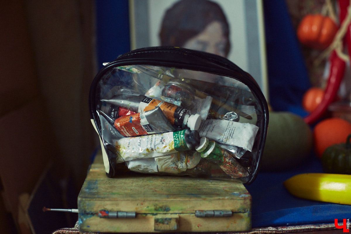 Дарья Иванилова — портретист. Она считывает людей и переводит их глубину в цвет, объем и композицию. Становление художника — путь, который не приводит в определенный пункт назначения, и его нюансы девушка разъяснила в большом интервью для «Ключ-Медиа».