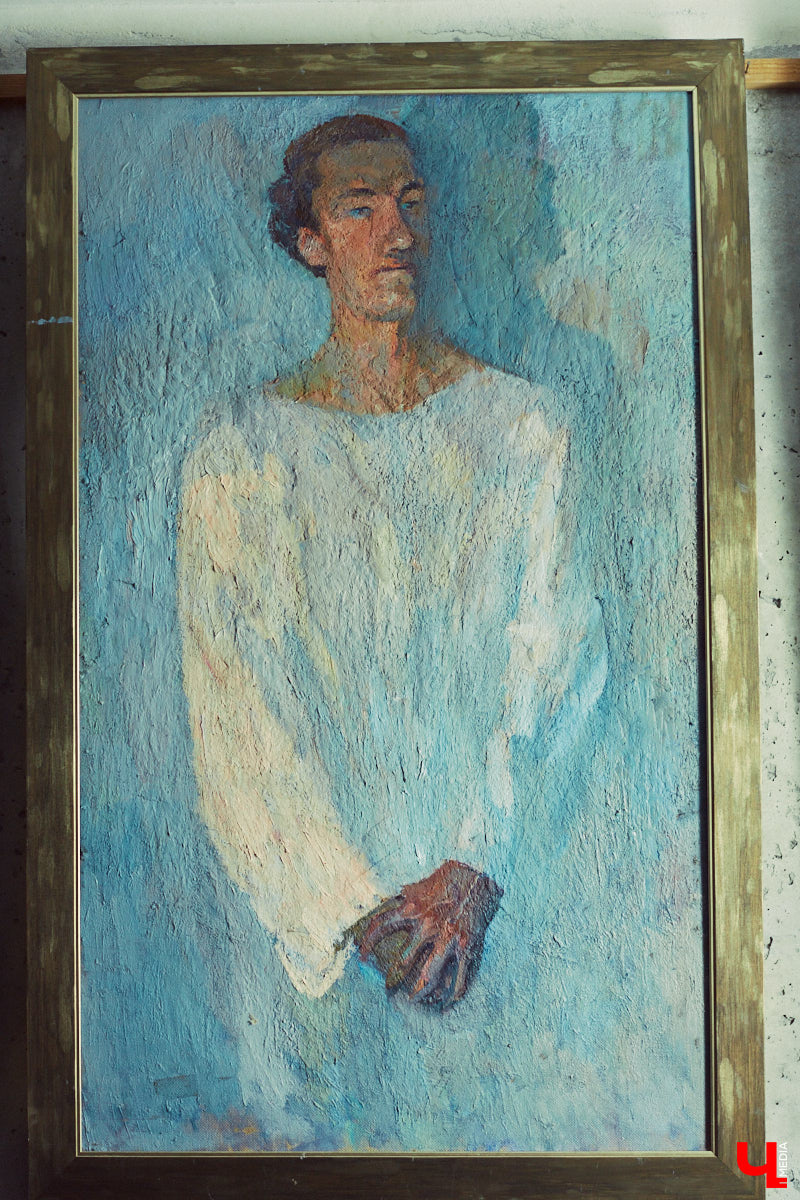 Дарья Иванилова — портретист. Она считывает людей и переводит их глубину в цвет, объем и композицию. Становление художника — путь, который не приводит в определенный пункт назначения, и его нюансы девушка разъяснила в большом интервью для «Ключ-Медиа».