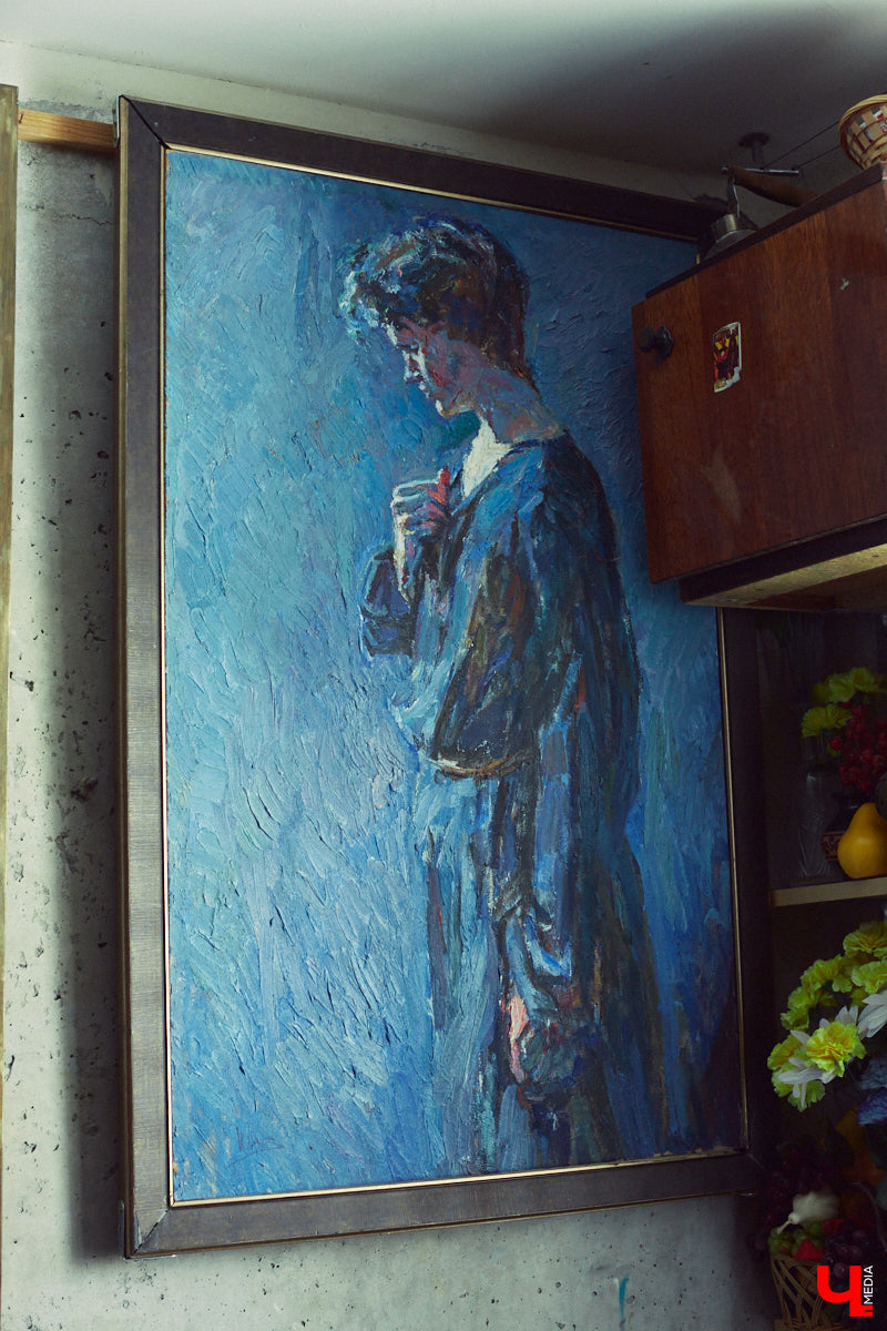 Дарья Иванилова — портретист. Она считывает людей и переводит их глубину в цвет, объем и композицию. Становление художника — путь, который не приводит в определенный пункт назначения, и его нюансы девушка разъяснила в большом интервью для «Ключ-Медиа».