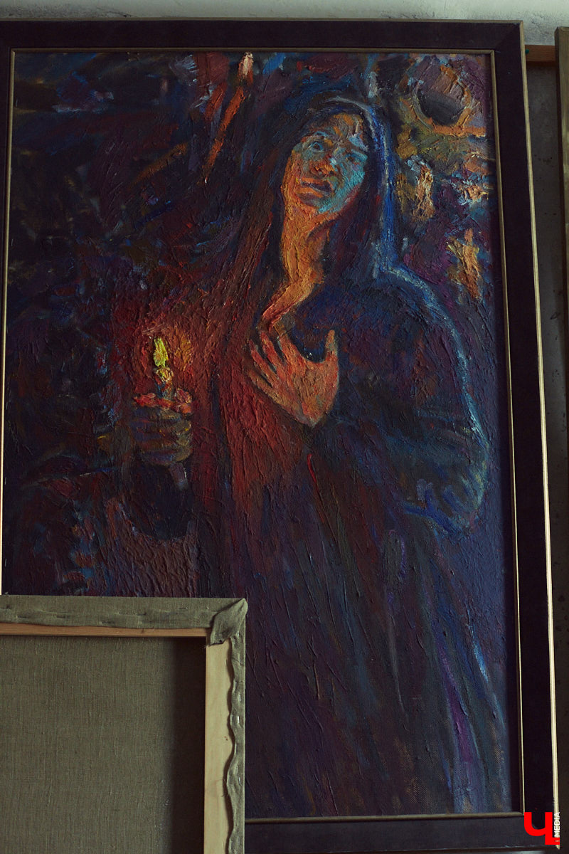 Дарья Иванилова — портретист. Она считывает людей и переводит их глубину в цвет, объем и композицию. Становление художника — путь, который не приводит в определенный пункт назначения, и его нюансы девушка разъяснила в большом интервью для «Ключ-Медиа».