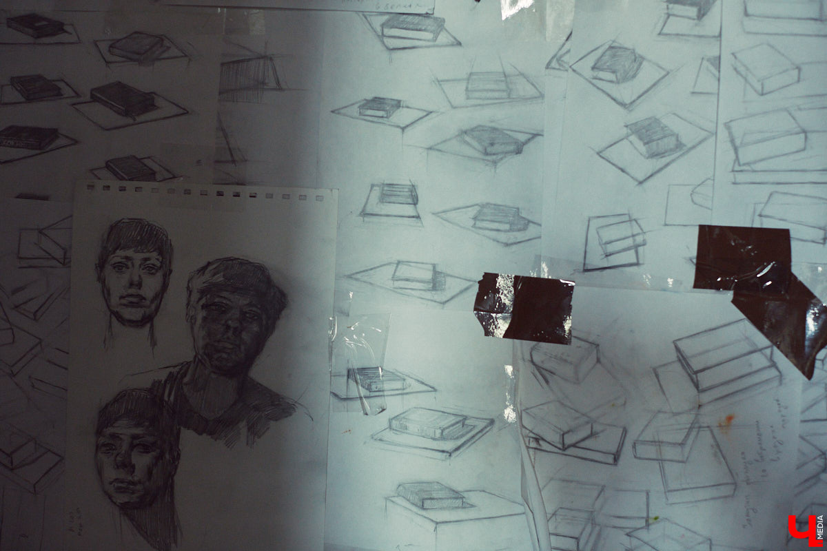 Дарья Иванилова — портретист. Она считывает людей и переводит их глубину в цвет, объем и композицию. Становление художника — путь, который не приводит в определенный пункт назначения, и его нюансы девушка разъяснила в большом интервью для «Ключ-Медиа».