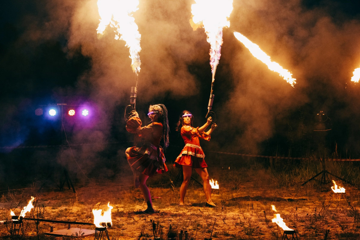 Масленица – один из самых эмоциональных и зажигательных праздников, в котором ясно чувствуется неистовая сила огненной стихии. В атмосферном музее «Щурово городище» встретят весну по-настоящему ярко – первым в Суздале шоу «Огненная Масленица»!