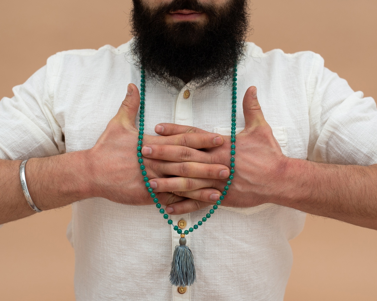 22.02.2022 — дата-палиндром, которая одинаково читается слева направо и справа налево. В календаре такие дни — большая редкость. Многие склонны считать их сакральными. Чего ждать от 22 февраля этого года, что можно делать, а что не стоит, и почему мы так относимся к красивым датам — рассказывают нумеролог, астролог и психолог.