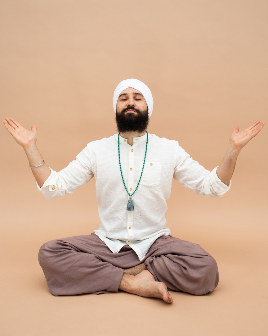 22.02.2022 — дата-палиндром, которая одинаково читается слева направо и справа налево. В календаре такие дни — большая редкость. Многие склонны считать их сакральными. Чего ждать от 22 февраля этого года, что можно делать, а что не стоит, и почему мы так относимся к красивым датам — рассказывают нумеролог, астролог и психолог.