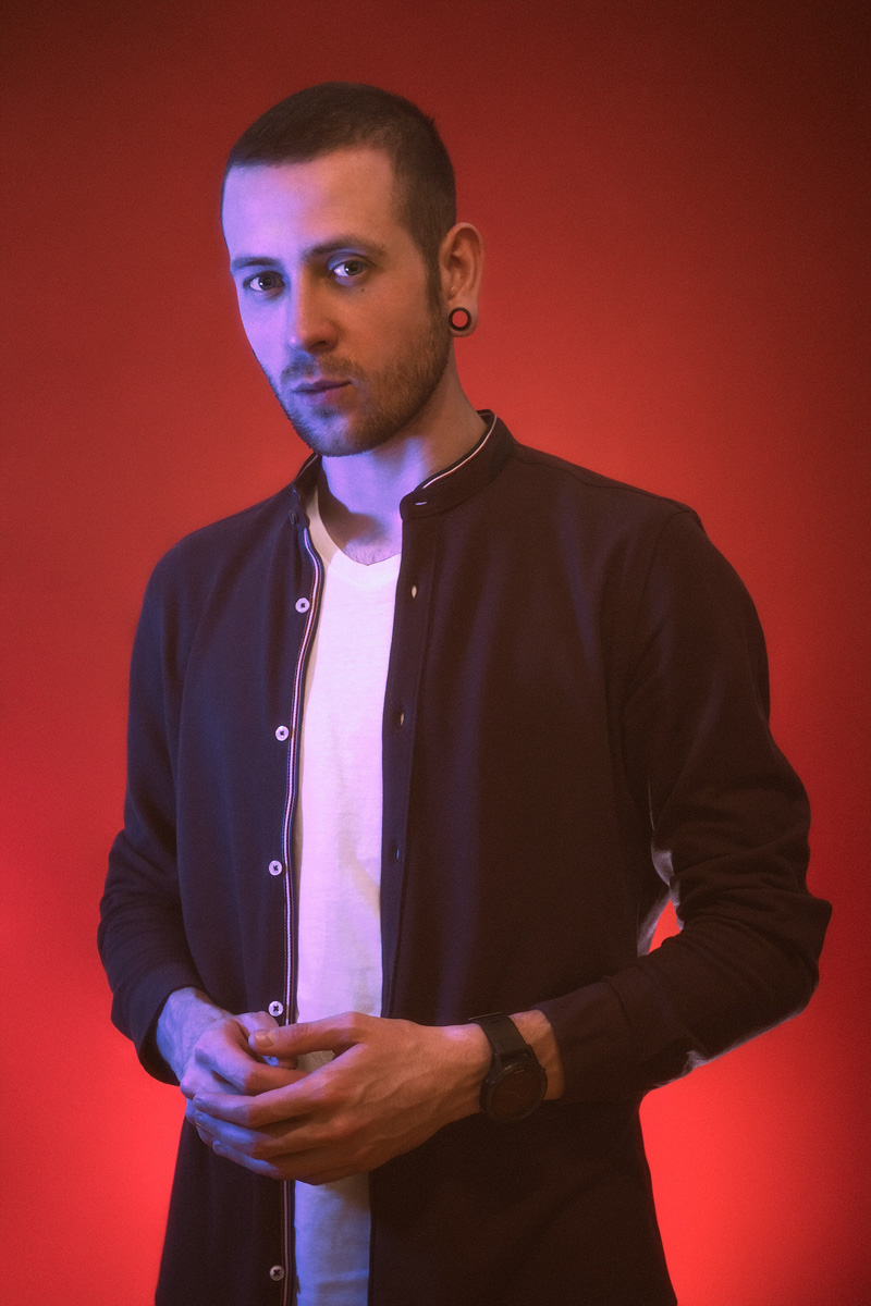 Пролет над Суздалем, залитым розовым рассветом; он снят профессионально, в качестве 4К и под вызывающий ассоциации с Древней Русью саундтрек. Целую неделю местные СМИ наперебой говорили об одной из работ владимирского фотографа, художника и видеографа Евгения Зайцева. Не поверите, а ведь есть и другие!