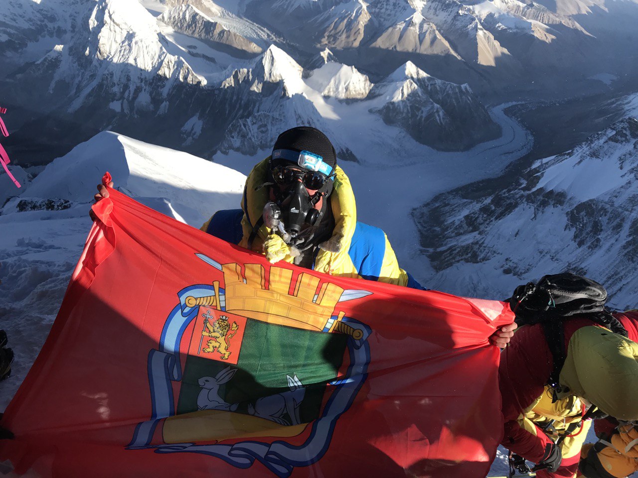 Вдоволь насладившись горами, Алексей Балакин пристрастился к велосипедным прогулкам. Если, конечно, можно назвать «прогулкой» езду по Южной Америке длиной в 900 км. После этого появилась идея кругосветного путешествия с использованием разных способов передвижения. Снегоходы, собачьи упряжки, яхты – все это уже было!